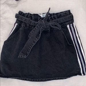 Medium black mini skirt